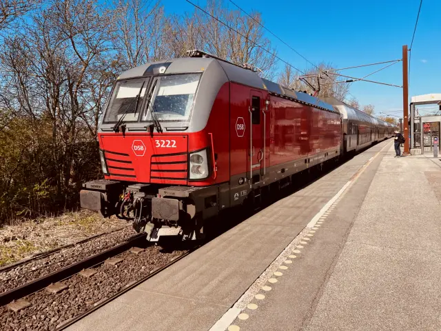 Billede af DSB EB 3222 fotograferet ud for Borup Station.