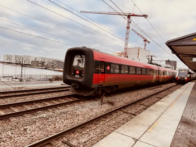Billede af DSB ER 2026 fotograferet ud for Nordhavn S-togstrinbræt.