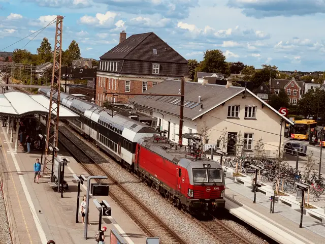 Billede af DSB EB 3201 fotograferet ud for Hellerup Station.