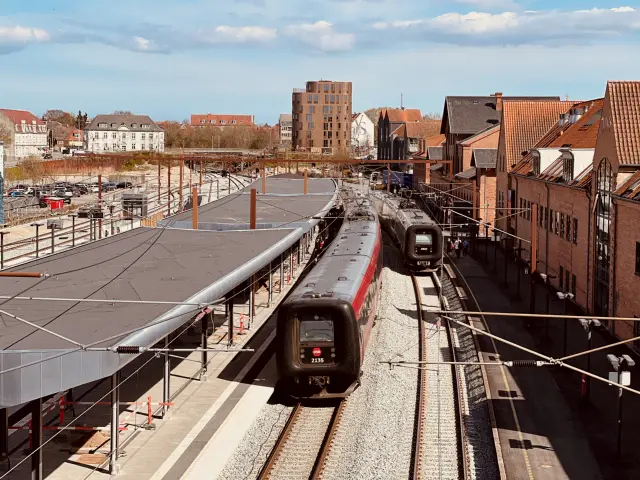 Billede af DSB ER 2035 fotograferet ud for Slagelse Station.