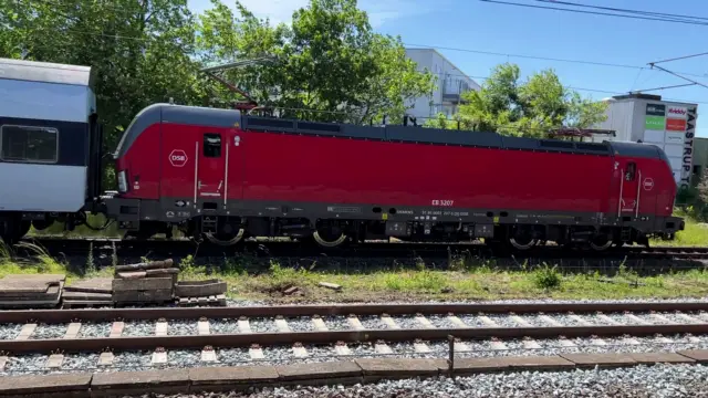 Billede af DSB EB 3207 fotograferet ud for Taastrup Station.