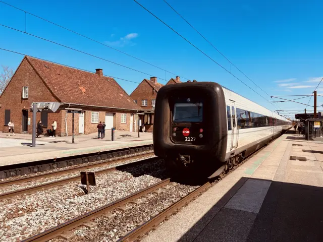 Billede af DSB ER 2027 fotograferet ud for Ringsted Station.