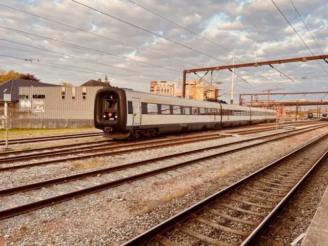 Billede af DSB ER 2041 fotograferet ud for Odense Banegård Center.