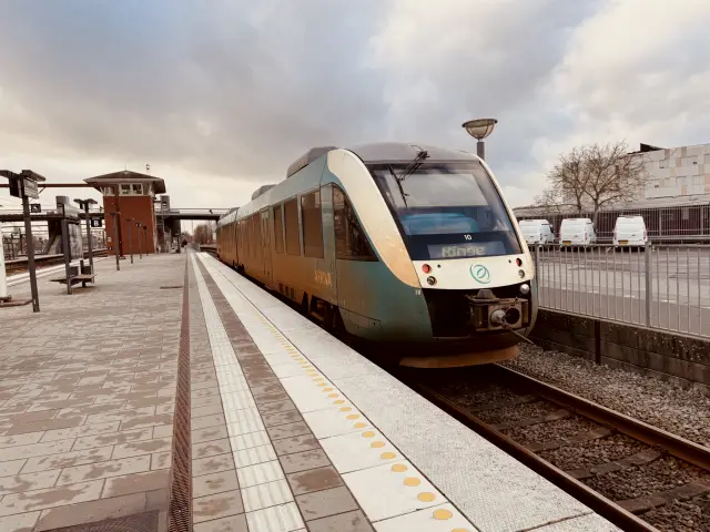Billede af ARRIVA AR 1010 fotograferet ud for Odense Banegård Center.