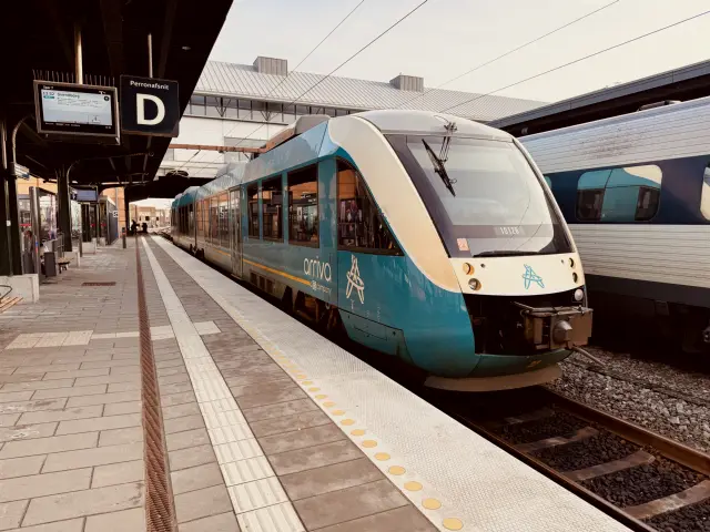 Billede af ARRIVA AR 1012 fotograferet ud for Odense Banegård Center.