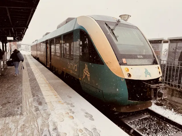 Billede af ARRIVA AR 1012 fotograferet ud for Odense Banegård Center.