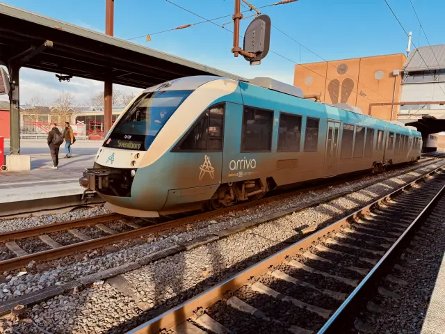 Billede af ARRIVA AR 1012 fotograferet ud for Odense Banegård Center.