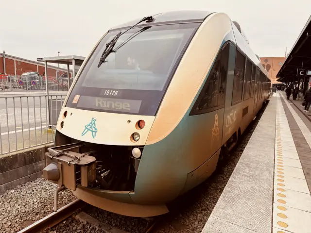 Billede af ARRIVA AR 1012 fotograferet ud for Odense Banegård Center.
