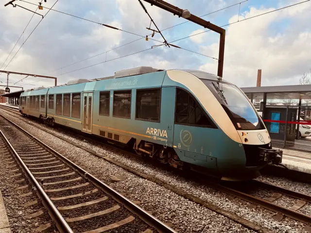 Billede af ARRIVA AR 1017 fotograferet ud for Odense Banegård Center.