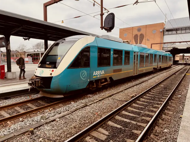 Billede af ARRIVA AR 2047 fotograferet ud for Odense Banegård Center.