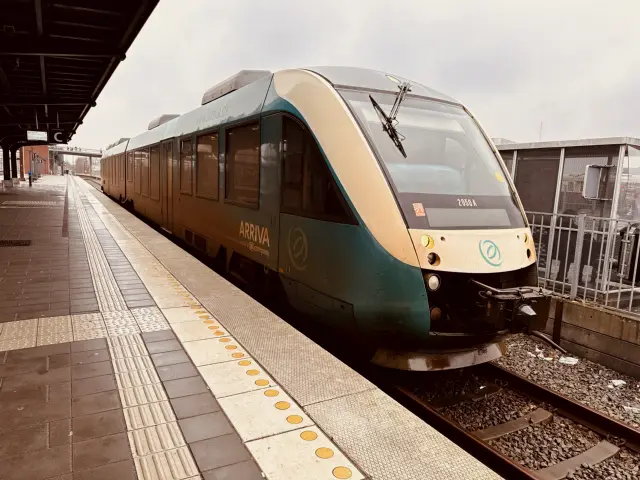 Billede af ARRIVA AR 2050 fotograferet ud for Odense Banegård Center.