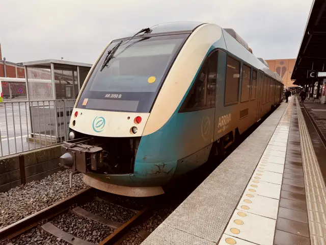 Billede af ARRIVA AR 2050 fotograferet ud for Odense Banegård Center.