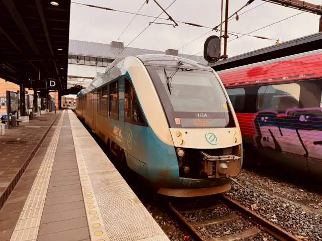 Billede af ARRIVA AR 2051 fotograferet ud for Odense Banegård Center.