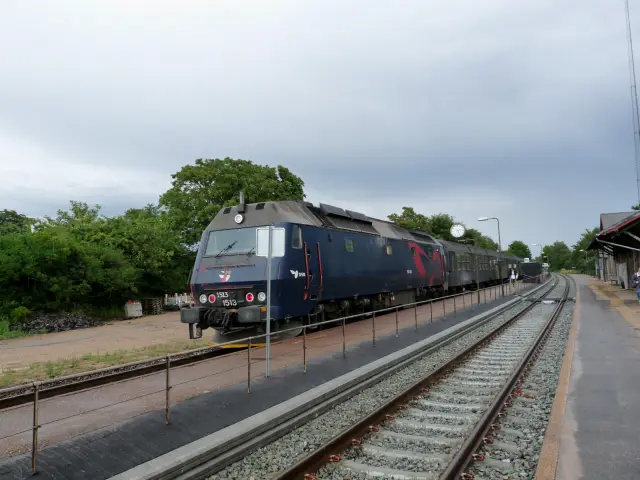 Billede af DSB ME 1513 fotograferet ud for Mørkøv Station.