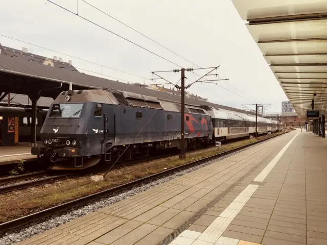 Billede af DSB ME 1522 fotograferet ud for Østerport Station.