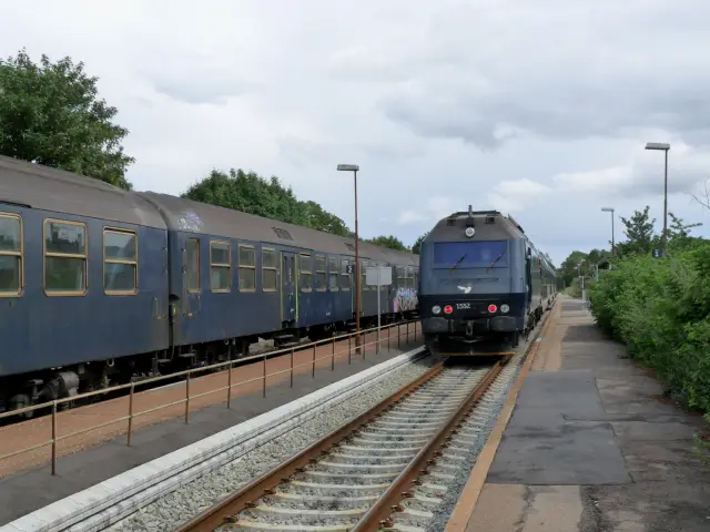 Billede af DSB ME 1532 fotograferet ud for Svebølle Station.