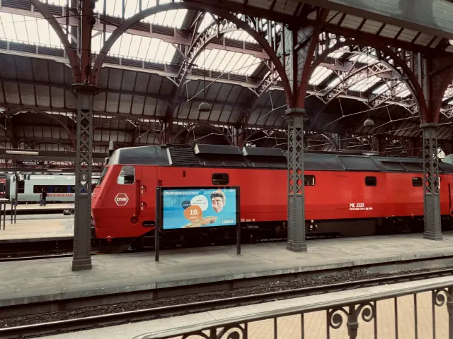 Billede af DSB ME 1533 fotograferet ud for København Hovedbanegård.