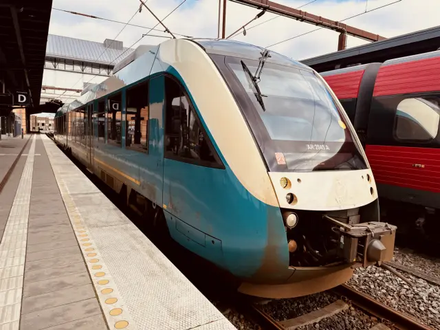 Billede af ARRIVA AR 2045 fotograferet ud for Odense Banegård Center.