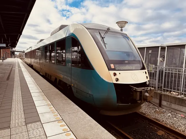 Billede af ARRIVA AR 1007 fotograferet ud for Odense Banegård Center.