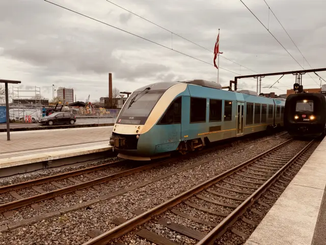 Billede af ARRIVA AR 1012 fotograferet ud for Odense Banegård Center.