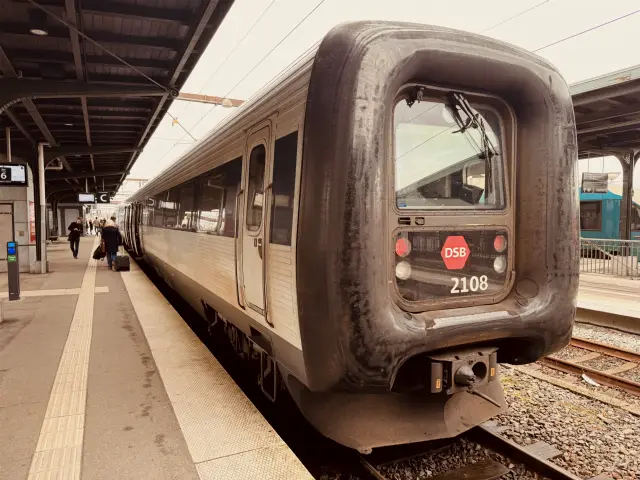 Billede af DSB ER 2008 fotograferet ud for Odense Banegård Center.