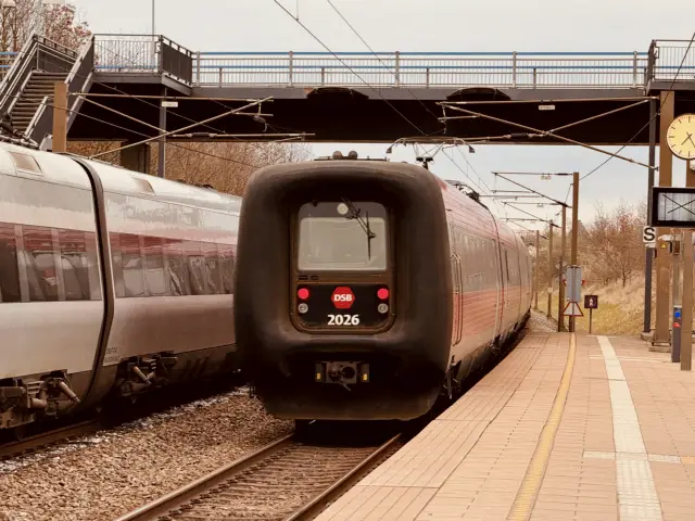 Billede af DSB ER 2026 fotograferet ud for Ørestad Station.