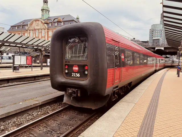Billede af DSB ER 2036 fotograferet ud for København Hovedbanegård.