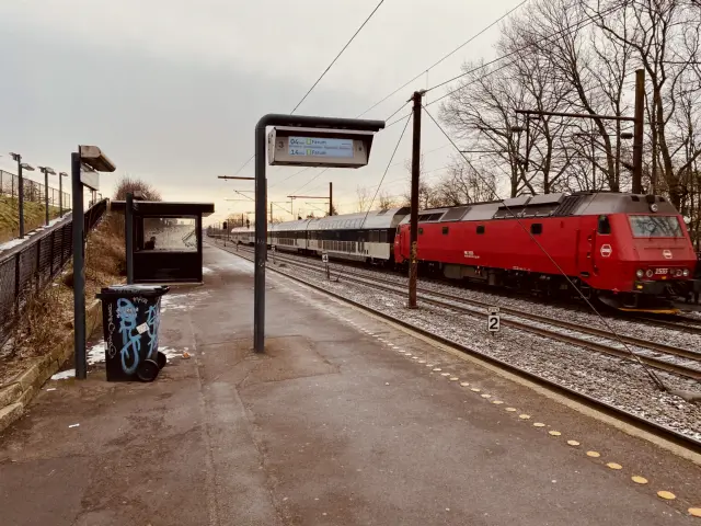 Billede af DSB ME 1533 fotograferet ud for Rødovre S-togstrinbræt.