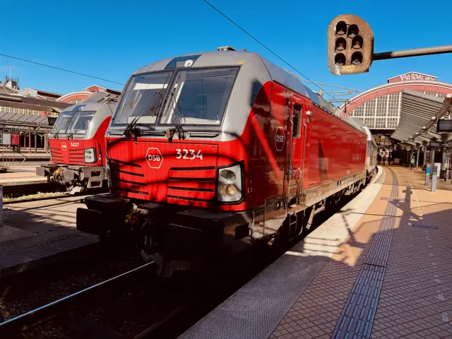 Billede af DSB EB 3234 fotograferet ud for København Hovedbanegård.