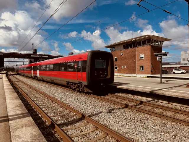 Billede af DSB ER 2029 fotograferet ud for Odense Banegård Center.