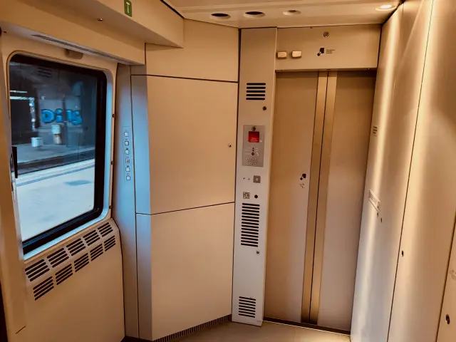 Billede af indretningen af DSB Øresundstog Litra ET - Bombardier årgang 2002-2012.