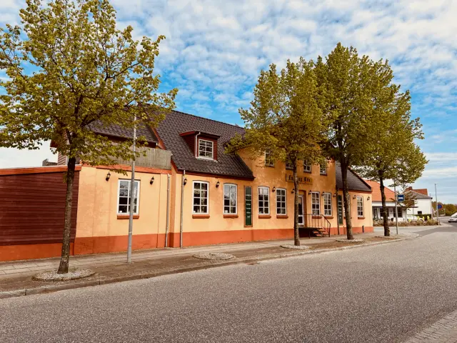 Billede af kroen over for Løsning Station.