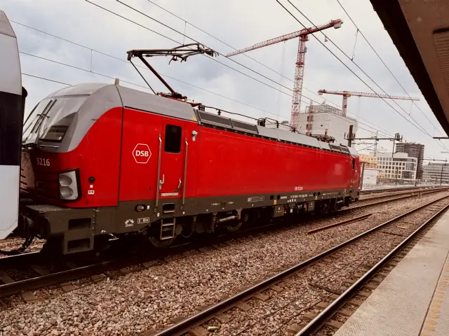 Billede af DSB EB 3216 fotograferet ud for Nordhavn S-togstrinbræt.