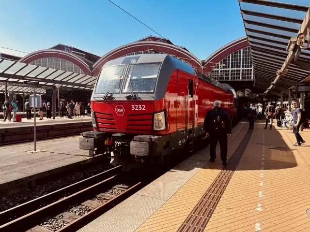 Billede af DSB EB 3232 fotograferet ud for København Hovedbanegård.