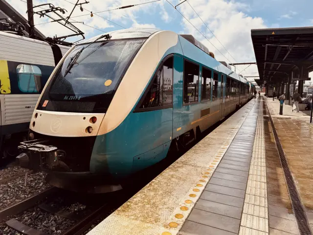 Billede af ARRIVA AR 2041 fotograferet ud for Odense Banegård Center.