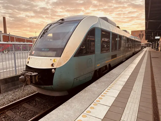 Billede af ARRIVA AR 1025 fotograferet ud for Odense Banegård Center.