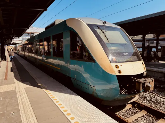Billede af ARRIVA AR 1012 fotograferet ud for Odense Banegård Center.