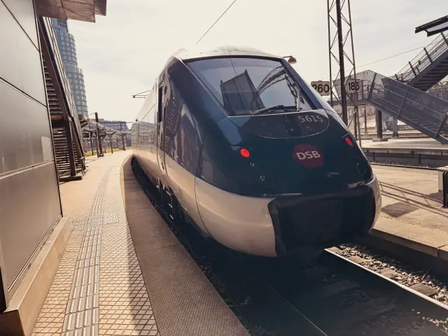 Billede af DSB MG 5615 fotograferet ud for København Hovedbanegård.