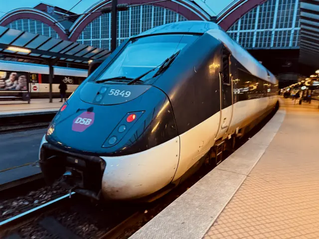 Billede af DSB MG 5649 fotograferet ud for København Hovedbanegård.