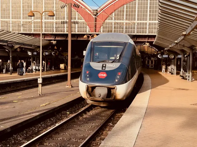 Billede af DSB MG 5662 fotograferet ud for København Hovedbanegård.