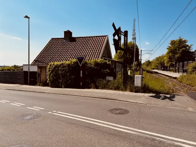 Billede af det gamle vogter hus ved den nu nedrevne Hjortshøj Station.