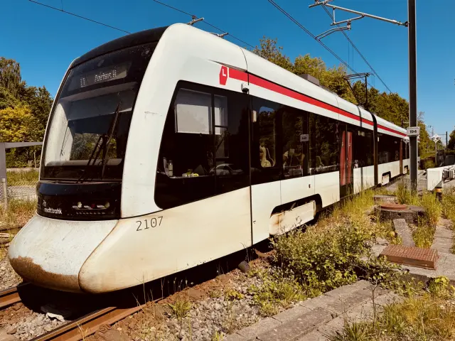 Billede af Aarhus Letbane togsæt 2107 fotograferet ud for Skødstrup Letbanestation.