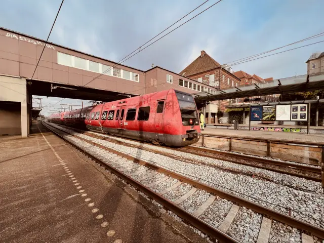 Billede af DSB SE 4101 fotograferet ud for Valby Station.