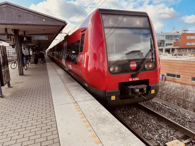 Billede af DSB SE 4102 fotograferet ud for Nordhavn S-togstrinbræt.