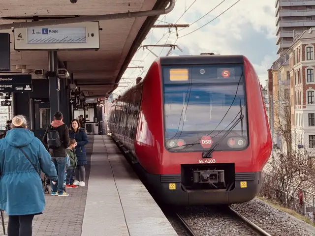 Billede af DSB SE 4103 fotograferet ud for Nordhavn S-togstrinbræt.