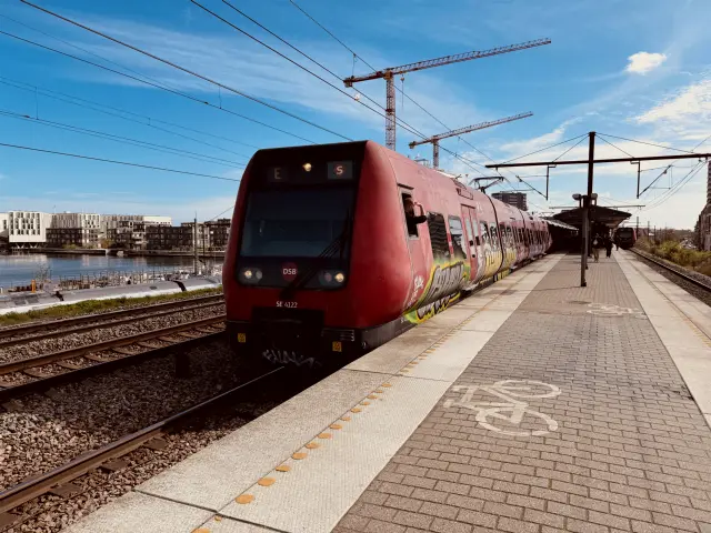Billede af DSB SE 4122 fotograferet ud for Nordhavn S-togstrinbræt.