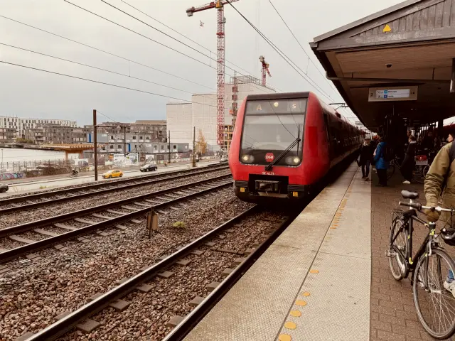 Billede af DSB SE 4123 fotograferet ud for Nordhavn S-togstrinbræt.