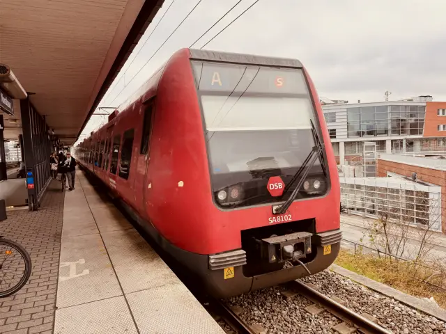 Billede af DSB SA 8102 fotograferet ud for Nordhavn S-togstrinbræt.