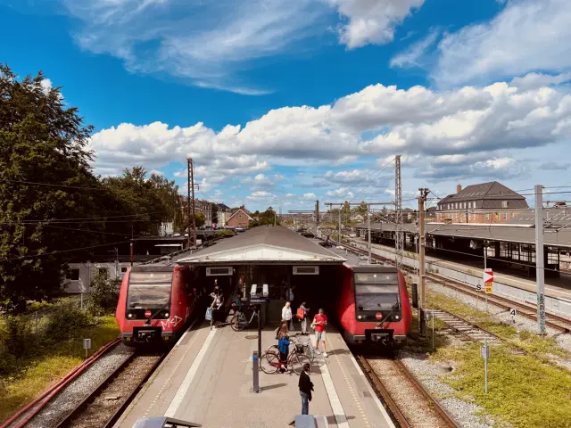 Billede af DSB SA 8102 fotograferet ud for Hellerup Station.