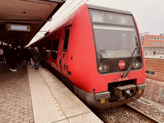 Billede af DSB SA 8104 fotograferet ud for Nordhavn S-togstrinbræt.